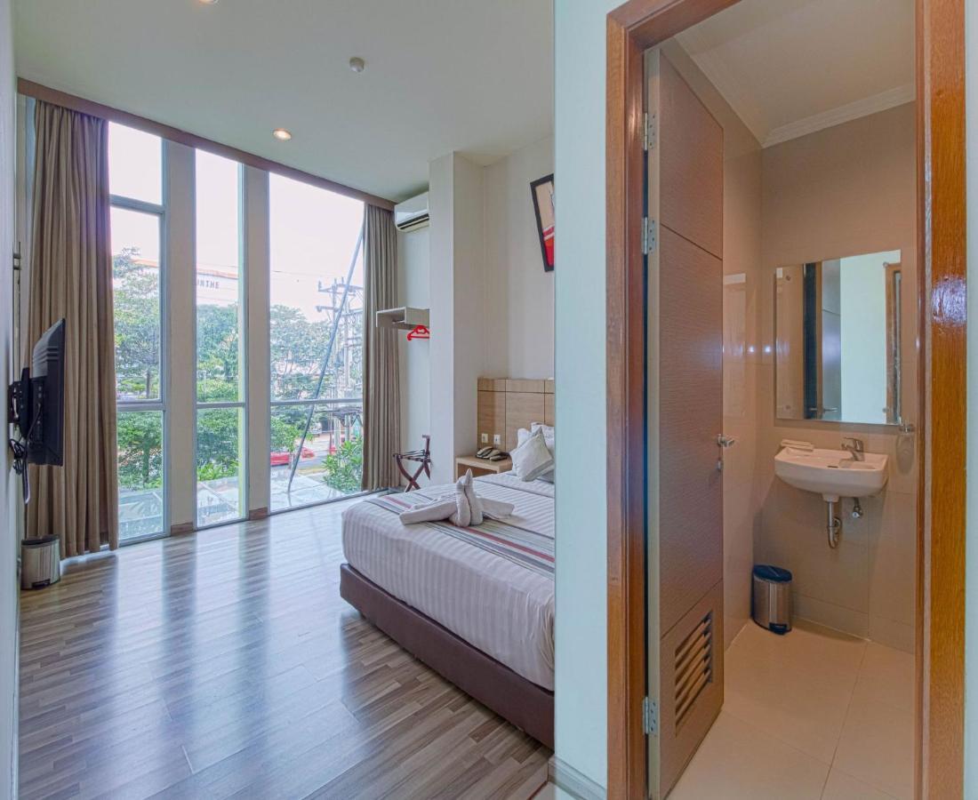 Putra Mulia Hotel Medan Exterior foto